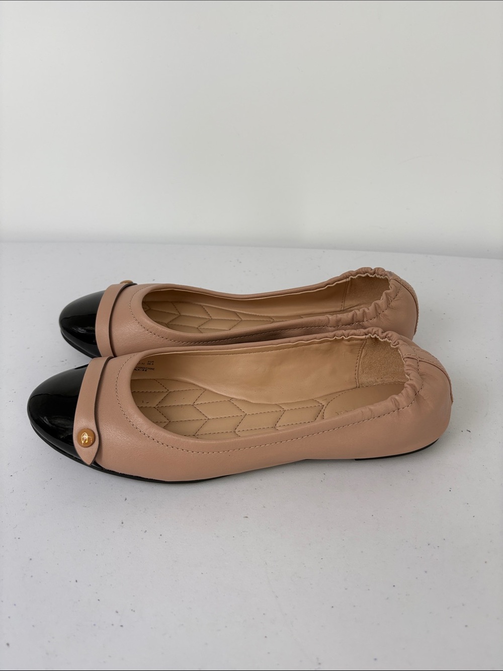 🎃 Coach Brandi tan and Black Cap-Toe Elastic Ballet Flats
